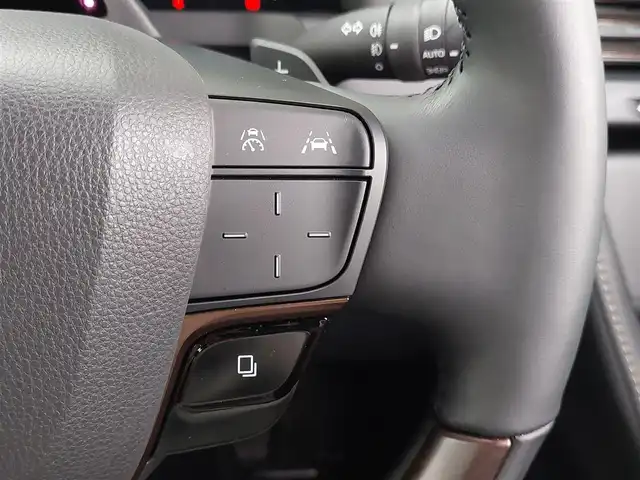 トヨタ アルファードハイブリット Z 東京都 2023(令5)年 0.9万km プラチナホワイトパールマイカ ワンオーナー/GRパフォーマンスダンパーセット/左右独立ムーンルーフ/Toyota Safety Sense/・プリクラッシュセーフティ/・レーントレーシングアシスト/・先行車発進告知機能/・オートマチックハイビーム/・レーダークルーズコントロール/・クリアランスソナー/・ブラインドスポットモニター/・ヘッドアップディスプレイ/・パノラミックビューモニター/・ドライバー異常時対応システム/・アドバンスドパーク/プッシュスタート/パドルシフト/純正ナビ/フルセグTV/ETC2.0/前後ドライブレコーダー/ワイヤレス充電器/100V電源/デジタルインナーミラー/両側パワースライドドア/レザーシート/メモリー機能付きパワーシート/オットマン/パワーバックドア/シートヒーター/ベンチレーション/ステアリングヒーター/LEDヘッドライト/18インチ純正アルミホイール/スマートキー