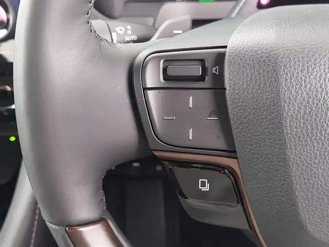 トヨタ アルファードハイブリット Z 東京都 2023(令5)年 0.9万km プラチナホワイトパールマイカ ワンオーナー/GRパフォーマンスダンパーセット/左右独立ムーンルーフ/Toyota Safety Sense/・プリクラッシュセーフティ/・レーントレーシングアシスト/・先行車発進告知機能/・オートマチックハイビーム/・レーダークルーズコントロール/・クリアランスソナー/・ブラインドスポットモニター/・ヘッドアップディスプレイ/・パノラミックビューモニター/・ドライバー異常時対応システム/・アドバンスドパーク/プッシュスタート/パドルシフト/純正ナビ/フルセグTV/ETC2.0/前後ドライブレコーダー/ワイヤレス充電器/100V電源/デジタルインナーミラー/両側パワースライドドア/レザーシート/メモリー機能付きパワーシート/オットマン/パワーバックドア/シートヒーター/ベンチレーション/ステアリングヒーター/LEDヘッドライト/18インチ純正アルミホイール/スマートキー