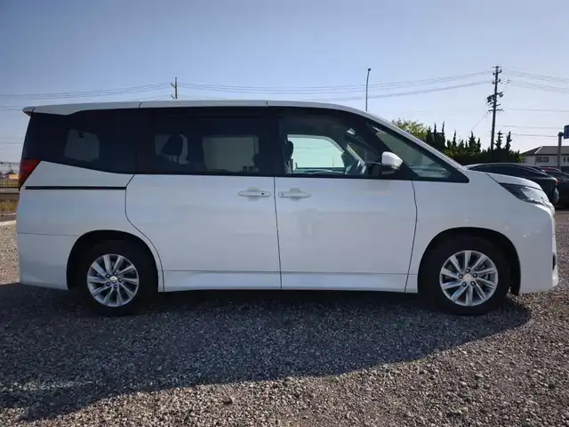 スズキ ランディ ハイブリッドG 富山県 2022(令4)年 5.6万km ホワイトパールクリスタルシャイン 〇純正ナビ/〇フルセグTV/〇バックカメラ/〇11.6インチフリップダウンモニター/〇両側パワースライドドア/〇ビルトインETC/〇前後ドラレコ/〇コーナーセンサー/〇セーフティセンス/〇革巻きステアリング/〇シートヒーター/〇左右独立温度調整オートエアコン/〇純正16インチアルミ/〇スマートキー/〇禁煙車