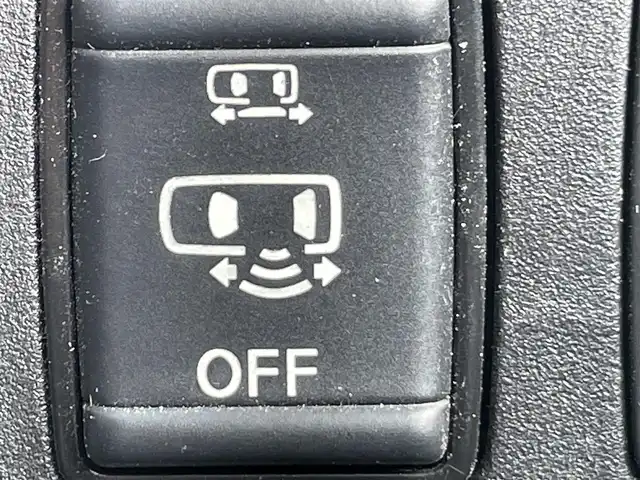 日産 セレナ e－パワー ハイウェイスター V 岡山県 2022(令4)年 5.5万km ブリリアントホワイトパール 登録時走行距離55019km/ワンオーナー/純正10インチナビ/フルセグTV(AM/FM/CD/DVD/Bluetooth)/純正11インチフリップダウンモニター/両側パワースライドドア/アラウンドビューモニター/ビルトインETC/ドライブレコーダー/インテリジェントルームミラー/ブラインドスポットモニター/プロパイロット/・インテリジェントクルーズコントロール/・車線逸脱防止支援システム/クリアランスソナー/衝突軽減ブレーキ/横滑り防止装置/オートマチックハイビーム/アイドリングストップ/電子パーキングブレーキ/オートブレーキホールド/15インチ純正AW/純正フロアマット