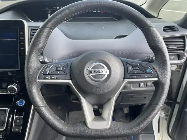 日産 セレナ e－パワー ハイウェイスター V 岡山県 2022(令4)年 5.5万km ブリリアントホワイトパール 登録時走行距離55019km/ワンオーナー/純正10インチナビ/フルセグTV(AM/FM/CD/DVD/Bluetooth)/純正11インチフリップダウンモニター/両側パワースライドドア/アラウンドビューモニター/ビルトインETC/ドライブレコーダー/インテリジェントルームミラー/ブラインドスポットモニター/プロパイロット/・インテリジェントクルーズコントロール/・車線逸脱防止支援システム/クリアランスソナー/衝突軽減ブレーキ/横滑り防止装置/オートマチックハイビーム/アイドリングストップ/電子パーキングブレーキ/オートブレーキホールド/15インチ純正AW/純正フロアマット