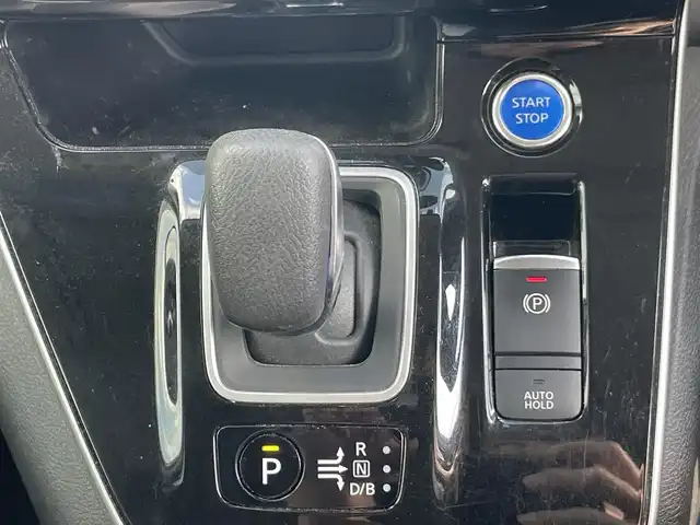 日産 セレナ e－パワー ハイウェイスター V 岡山県 2022(令4)年 5.5万km ブリリアントホワイトパール 登録時走行距離55019km/ワンオーナー/純正10インチナビ/フルセグTV(AM/FM/CD/DVD/Bluetooth)/純正11インチフリップダウンモニター/両側パワースライドドア/アラウンドビューモニター/ビルトインETC/ドライブレコーダー/インテリジェントルームミラー/ブラインドスポットモニター/プロパイロット/・インテリジェントクルーズコントロール/・車線逸脱防止支援システム/クリアランスソナー/衝突軽減ブレーキ/横滑り防止装置/オートマチックハイビーム/アイドリングストップ/電子パーキングブレーキ/オートブレーキホールド/15インチ純正AW/純正フロアマット