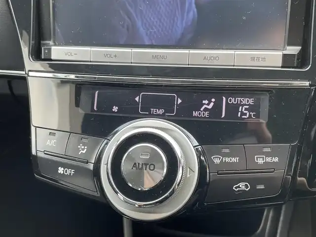 トヨタ プリウス α S ツーリングセレクション G’s 栃木県 2015(平27)年 7.9万km ホワイトパールクリスタルシャイン 純正9インチナビ/・フルセグTV/・CD/DVD/BT/・SD/AM.FM/バックカメラ/ビルトインETC/革巻きステアリング/ステアリングスイッチ/ハーフレザーシート（革調シートカバー有）/純正18インチAW/プッシュスタート/スマートキー/GPSレーダー/純正フロアマット/純正ドアバイザー/LEDヘッドライト/フォグランプ/オートライト/室内LEDランプ/横滑り防止システム/電動格納ウィンカーミラー