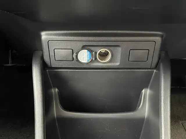 トヨタ プリウス α S ツーリングセレクション G’s 栃木県 2015(平27)年 7.9万km ホワイトパールクリスタルシャイン 純正9インチナビ/・フルセグTV/・CD/DVD/BT/・SD/AM.FM/バックカメラ/ビルトインETC/革巻きステアリング/ステアリングスイッチ/ハーフレザーシート（革調シートカバー有）/純正18インチAW/プッシュスタート/スマートキー/GPSレーダー/純正フロアマット/純正ドアバイザー/LEDヘッドライト/フォグランプ/オートライト/室内LEDランプ/横滑り防止システム/電動格納ウィンカーミラー