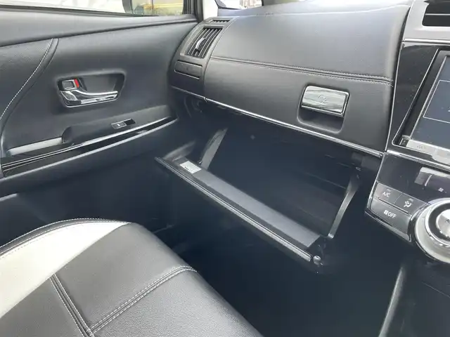 トヨタ プリウス α S ツーリングセレクション G’s 栃木県 2015(平27)年 7.9万km ホワイトパールクリスタルシャイン 純正9インチナビ/・フルセグTV/・CD/DVD/BT/・SD/AM.FM/バックカメラ/ビルトインETC/革巻きステアリング/ステアリングスイッチ/ハーフレザーシート（革調シートカバー有）/純正18インチAW/プッシュスタート/スマートキー/GPSレーダー/純正フロアマット/純正ドアバイザー/LEDヘッドライト/フォグランプ/オートライト/室内LEDランプ/横滑り防止システム/電動格納ウィンカーミラー