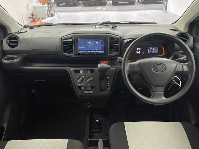 ダイハツ ミラ イース L SAⅢ 大阪府 2020(令2)年 3万km ホワイト 社外ナビ/【Bluetooth/FM/AM/USB接続】/スマートアシストIII/・衝突軽減/・オートマチックハイビーム/・車線逸脱警報/・誤発進抑制機能/・前後コーナーセンサー/ライトレベライザー/シガーソケット/ハロゲンヘッドライト/オートライト/純正フロアマット/アイドリングストップ