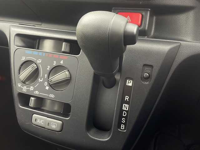 ダイハツ ミラ イース L SAⅢ 大阪府 2020(令2)年 3万km ホワイト 社外ナビ/【Bluetooth/FM/AM/USB接続】/スマートアシストIII/・衝突軽減/・オートマチックハイビーム/・車線逸脱警報/・誤発進抑制機能/・前後コーナーセンサー/ライトレベライザー/シガーソケット/ハロゲンヘッドライト/オートライト/純正フロアマット/アイドリングストップ