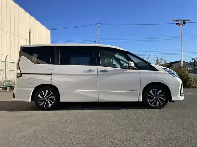 日産 セレナ e－パワー ハイウェイスター V 東京都 2020(令2)年 6.5万km ブリリアントホワイトパール 純正ナビ　/Bluetooth　/CD　/DVD　/TV　/USB　/全周囲カメラ　/両側電動スライドドア　/ドライブレコーダー　/クルーズコントロールシステム　/ETC　/BSM　/純正フロアマット　/純正アルミホイール/ABS/横滑り防止装置/コーナーセンサー/レーンアシスト/オートライト/衝突被害軽減システム