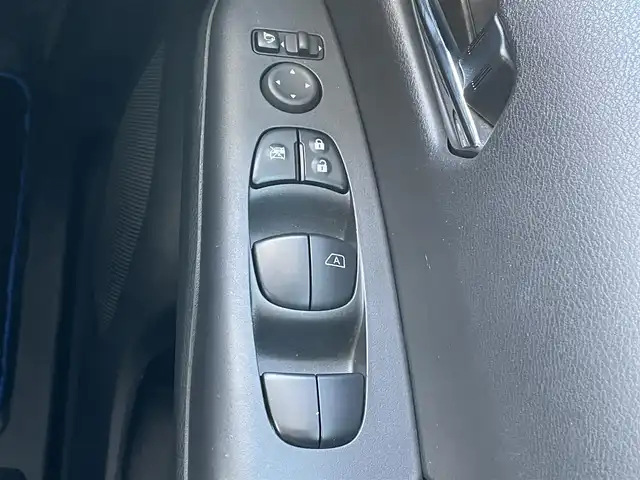 日産 セレナ e－パワー ハイウェイスター V 東京都 2020(令2)年 6.5万km ブリリアントホワイトパール 純正ナビ　/Bluetooth　/CD　/DVD　/TV　/USB　/全周囲カメラ　/両側電動スライドドア　/ドライブレコーダー　/クルーズコントロールシステム　/ETC　/BSM　/純正フロアマット　/純正アルミホイール/ABS/横滑り防止装置/コーナーセンサー/レーンアシスト/オートライト/衝突被害軽減システム