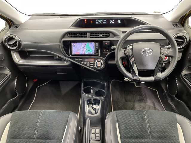 トヨタ アクア G G’s 栃木県 2017(平29)年 3.1万km イエロー 純正SDナビ/(CD/ワンセグTV/Bluetooth/SD/AUX)/バックカメラ/ビルトインETC/前方ドライブレコーダー/ハーフレザーシート/シーケンシャルウィンカー/オートライト/LEDヘッドライト/横滑り防止装置/フォグランプ/スマートキー/プッシュスタート/ステアリングスイッチ/革巻きステアリング/ウィンカーミラー/１７インチ純正アルミホイール/純正フロアマット/社外スプリング