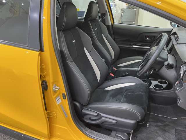 トヨタ アクア G G’s 栃木県 2017(平29)年 3.1万km イエロー 純正SDナビ/(CD/ワンセグTV/Bluetooth/SD/AUX)/バックカメラ/ビルトインETC/前方ドライブレコーダー/ハーフレザーシート/シーケンシャルウィンカー/オートライト/LEDヘッドライト/横滑り防止装置/フォグランプ/スマートキー/プッシュスタート/ステアリングスイッチ/革巻きステアリング/ウィンカーミラー/１７インチ純正アルミホイール/純正フロアマット/社外スプリング