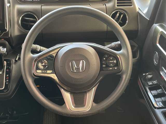 ホンダ Ｎ ＢＯＸ カスタム G L ホンダセンシング 埼玉県 2018(平30)年 4万km ルナシルバーM ホンダセンシング /メモリナビ/　　CD/DVD/BT/フルセグ /バックカメラ /片側パワースライドドア /レーダークルーズコントロール /LEDオートライト /純正14インチアルミホイール /純正ETC /禁煙車