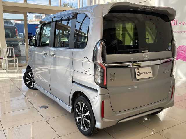 ホンダ Ｎ ＢＯＸ カスタム G L ホンダセンシング 埼玉県 2018(平30)年 4万km ルナシルバーM ホンダセンシング /メモリナビ/　　CD/DVD/BT/フルセグ /バックカメラ /片側パワースライドドア /レーダークルーズコントロール /LEDオートライト /純正14インチアルミホイール /純正ETC /禁煙車