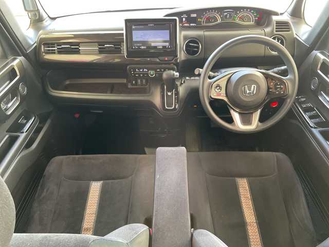 ホンダ Ｎ ＢＯＸ カスタム G L ホンダセンシング 埼玉県 2018(平30)年 4万km ルナシルバーM ホンダセンシング /メモリナビ/　　CD/DVD/BT/フルセグ /バックカメラ /片側パワースライドドア /レーダークルーズコントロール /LEDオートライト /純正14インチアルミホイール /純正ETC /禁煙車