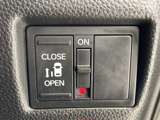 ホンダ Ｎ ＢＯＸ カスタム G L ホンダセンシング 埼玉県 2018(平30)年 4万km ルナシルバーM ホンダセンシング /メモリナビ/　　CD/DVD/BT/フルセグ /バックカメラ /片側パワースライドドア /レーダークルーズコントロール /LEDオートライト /純正14インチアルミホイール /純正ETC /禁煙車