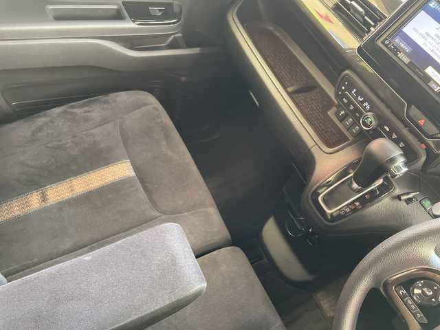 ホンダ Ｎ ＢＯＸ カスタム G L ホンダセンシング 埼玉県 2018(平30)年 4万km ルナシルバーM ホンダセンシング /メモリナビ/　　CD/DVD/BT/フルセグ /バックカメラ /片側パワースライドドア /レーダークルーズコントロール /LEDオートライト /純正14インチアルミホイール /純正ETC /禁煙車