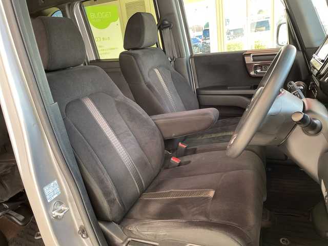 ホンダ Ｎ ＢＯＸ カスタム G L ホンダセンシング 埼玉県 2018(平30)年 4万km ルナシルバーM ホンダセンシング /メモリナビ/　　CD/DVD/BT/フルセグ /バックカメラ /片側パワースライドドア /レーダークルーズコントロール /LEDオートライト /純正14インチアルミホイール /純正ETC /禁煙車