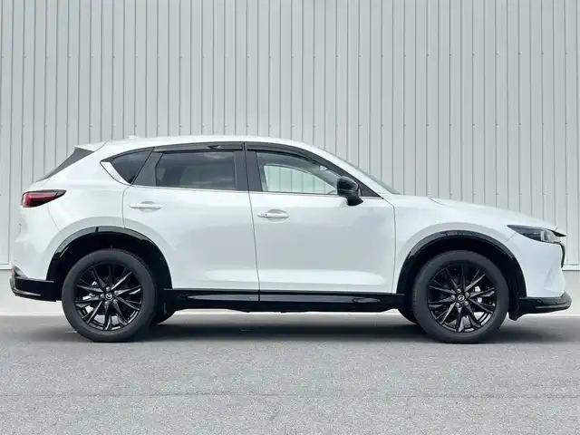 マツダ ＣＸ－５ 20S ブラックトーンED 群馬県 2022(令4)年 2.3万km ロジウムホワイトプレミアムメタリック 純正SDマツダコネクトナビ/AM/FM/CD/Bluetooth/USB/アップルカープレイ/フルセグTV/全周囲モニター/ハーフレザーシート/D/N席シートヒーター/革巻きステアリング/ハンドルヒーター/パドルシフト/アイドリングストップ/横滑り防止/コーナーセンサー/ヘッドアップディスプレイ/BSM(ブラインドスポットモニター)/RCTA(リア・クロス・トラフィック・アラート)/オートブレーキホールド/アドバイストスマートシティブレーキサポート/AT誤発信抑制装置/SBS（スマートブレーキサポート)/車線逸脱警報/レーンキープアシスト/ETC2.0/前後ドライブレコーダー/純正フロアマット/純正ドアバイザー/スマートキー/取扱説明書/保証書/スペアキー