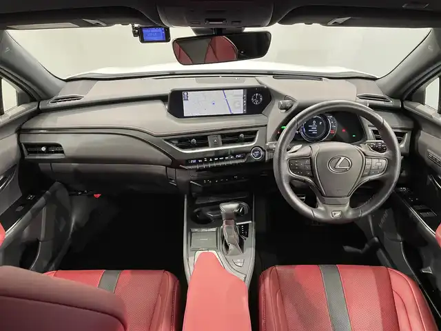 レクサス ＵＸ 250h Fスポーツ 愛知県 2020(令2)年 4.9万km ホワイトノーヴァガラスフレーク 純正１０．３インチナビ/プリクラッシュセーフティ/レーダークルーズコントロール　/レーンキープアシスト/ブラインドスポットモニター/クリアランスソナー/先行車発進告知/パワーバックドア/パドルシフト/バックカメラ/ハンドルヒーター/シートヒーター/シートクーラー/赤革シート/シートメモリー/前後ドライブレコーダー/ビルトインＥＴＣ２．０/USB入力端子/ISOFIX/純正フロアマット/純正18インチアルミホイール