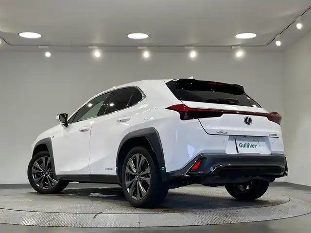 レクサス ＵＸ 250h Fスポーツ 愛知県 2020(令2)年 4.9万km ホワイトノーヴァガラスフレーク 純正１０．３インチナビ/プリクラッシュセーフティ/レーダークルーズコントロール　/レーンキープアシスト/ブラインドスポットモニター/クリアランスソナー/先行車発進告知/パワーバックドア/パドルシフト/バックカメラ/ハンドルヒーター/シートヒーター/シートクーラー/赤革シート/シートメモリー/前後ドライブレコーダー/ビルトインＥＴＣ２．０/USB入力端子/ISOFIX/純正フロアマット/純正18インチアルミホイール