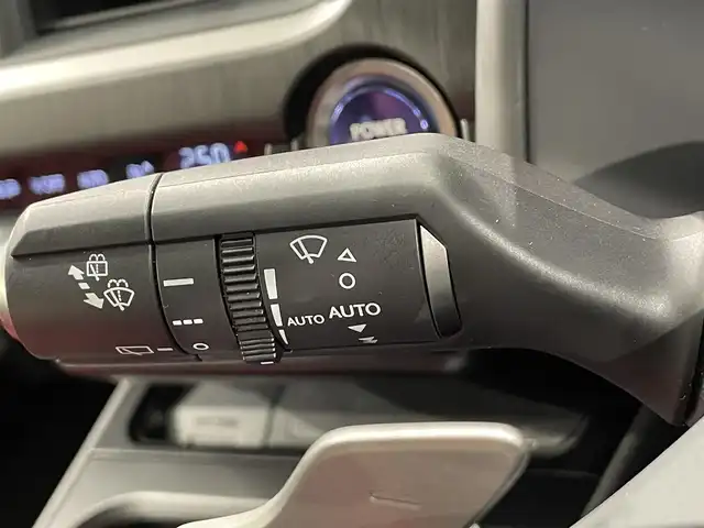 レクサス ＵＸ 250h Fスポーツ 愛知県 2020(令2)年 4.9万km ホワイトノーヴァガラスフレーク 純正１０．３インチナビ/プリクラッシュセーフティ/レーダークルーズコントロール　/レーンキープアシスト/ブラインドスポットモニター/クリアランスソナー/先行車発進告知/パワーバックドア/パドルシフト/バックカメラ/ハンドルヒーター/シートヒーター/シートクーラー/赤革シート/シートメモリー/前後ドライブレコーダー/ビルトインＥＴＣ２．０/USB入力端子/ISOFIX/純正フロアマット/純正18インチアルミホイール