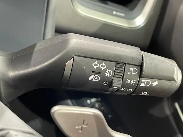 レクサス ＵＸ 250h Fスポーツ 愛知県 2020(令2)年 4.9万km ホワイトノーヴァガラスフレーク 純正１０．３インチナビ/プリクラッシュセーフティ/レーダークルーズコントロール　/レーンキープアシスト/ブラインドスポットモニター/クリアランスソナー/先行車発進告知/パワーバックドア/パドルシフト/バックカメラ/ハンドルヒーター/シートヒーター/シートクーラー/赤革シート/シートメモリー/前後ドライブレコーダー/ビルトインＥＴＣ２．０/USB入力端子/ISOFIX/純正フロアマット/純正18インチアルミホイール