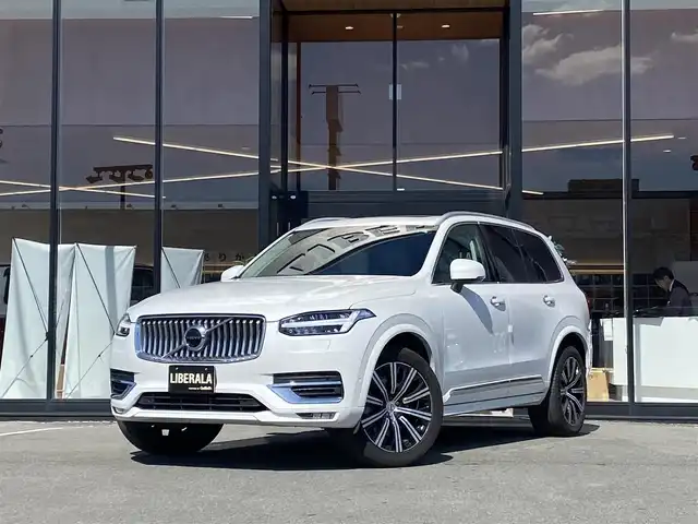 ボルボ ＸＣ９０ B6 AWD インスクリプション 福岡県 2021(令3)年 3.7万km パール ・サンルーフ/・アダプティブクルーズコントロール/・純正メモリーナビ／ＵＳＢ／Ｂｌｕｅｔｏｏｔｈ／ｉＰｏｄ／ＡｐｐｌｅＣａｒＰｌａy/・全方位カメラ/・白革シート／シートヒーター/・前後ドライブレコーダー/・フルセグ/・ETC/・純正20AW/・プッシュスタート/・自動駐車システム/・パーキングアシスト/・アイドリングストップ/・スマートキー/・パワーシート/・レーンキープアシスト/・オートライト/・置くだけ充電