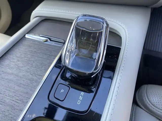 ボルボ ＸＣ９０ B6 AWD インスクリプション 福岡県 2021(令3)年 3.7万km パール ・サンルーフ/・アダプティブクルーズコントロール/・純正メモリーナビ／ＵＳＢ／Ｂｌｕｅｔｏｏｔｈ／ｉＰｏｄ／ＡｐｐｌｅＣａｒＰｌａy/・全方位カメラ/・白革シート／シートヒーター/・前後ドライブレコーダー/・フルセグ/・ETC/・純正20AW/・プッシュスタート/・自動駐車システム/・パーキングアシスト/・アイドリングストップ/・スマートキー/・パワーシート/・レーンキープアシスト/・オートライト/・置くだけ充電