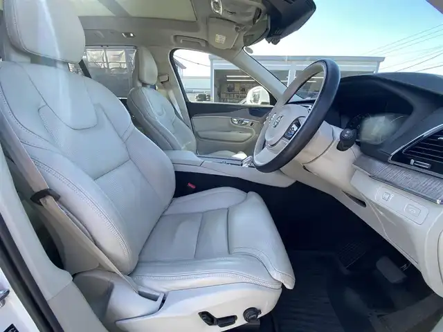 ボルボ ＸＣ９０ B6 AWD インスクリプション 福岡県 2021(令3)年 3.7万km パール ・サンルーフ/・アダプティブクルーズコントロール/・純正メモリーナビ／ＵＳＢ／Ｂｌｕｅｔｏｏｔｈ／ｉＰｏｄ／ＡｐｐｌｅＣａｒＰｌａy/・全方位カメラ/・白革シート／シートヒーター/・前後ドライブレコーダー/・フルセグ/・ETC/・純正20AW/・プッシュスタート/・自動駐車システム/・パーキングアシスト/・アイドリングストップ/・スマートキー/・パワーシート/・レーンキープアシスト/・オートライト/・置くだけ充電