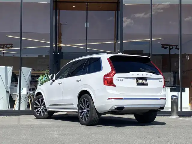 ボルボ ＸＣ９０ B6 AWD インスクリプション 福岡県 2021(令3)年 3.7万km パール ・サンルーフ/・アダプティブクルーズコントロール/・純正メモリーナビ／ＵＳＢ／Ｂｌｕｅｔｏｏｔｈ／ｉＰｏｄ／ＡｐｐｌｅＣａｒＰｌａy/・全方位カメラ/・白革シート／シートヒーター/・前後ドライブレコーダー/・フルセグ/・ETC/・純正20AW/・プッシュスタート/・自動駐車システム/・パーキングアシスト/・アイドリングストップ/・スマートキー/・パワーシート/・レーンキープアシスト/・オートライト/・置くだけ充電