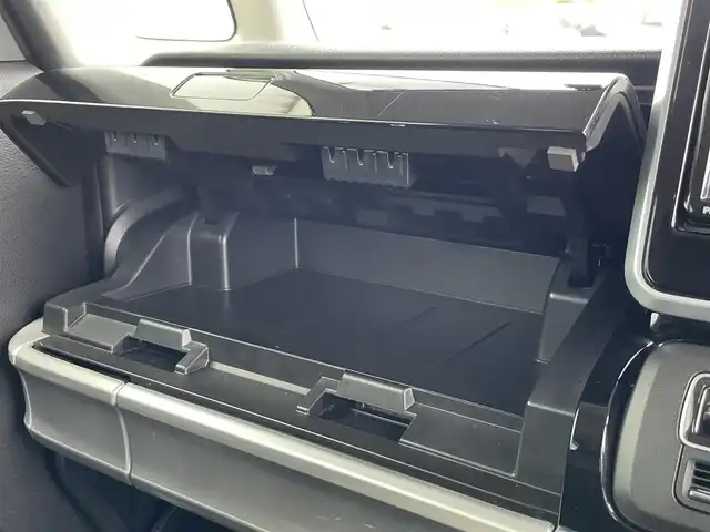 スズキ スペーシア カスタム HYBRID XS 佐賀県 2018(平30)年 5.5万km ピュアホワイトP 衝突被害軽減システム/レーンキープアシスト/オートハイビーム/社外SDナビ/フルセグTV　CD DVD　SD　BT/バックカメラ/ドライブレコーダー/ETC/両側パワースライドドア/D席シートヒーター/革巻きステアリング/ステアリングリモコン/純正15インチアルミホイール/純正LEDヘッドライト/後席用サンシェード/ウィンカーミラー/ドアバイザ―/プッシュスタート