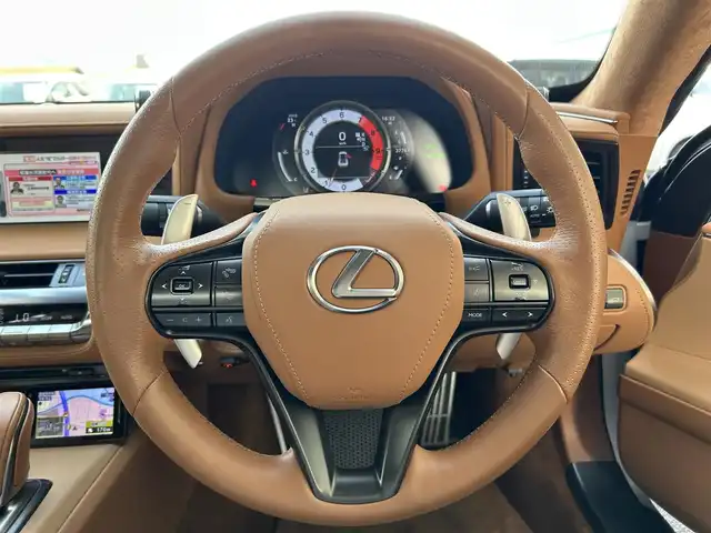 レクサス ＬＣ 500 Sパッケージ 兵庫県 2021(令3)年 3.8万km ホワイトノーヴァガラスフレーク 純正メモリナビ/フルセグTV/Bluetooth/CD/DVD/USB/バックカメラ/ETC2.0/純正ドライブレコーダー/TOM’S L.T.SIII（電子スロットルコントローラー）/SUPER CAT（レーダー探知機）/Lexus Safety System +/衝突軽減カメラ/車線逸脱防止機能/レーダークルーズコントロール/BSM/クリアランスソナー/プレミアムサウンド「mark levinson」/ヘッドアップディスプレイ/「オーカー」セミアニリン本革＆アルカンターラ/パドルシフト/前席パワーシート/シートメモリー3/電動テレスコチルト/電動パーキングブレーキ/オートブレーキホールド/カーボンルーフ/カーボンスカッフプレート/可変式ウイング/純正21インチAW/スマートキー/スペアキー/カードキー/取扱説明書