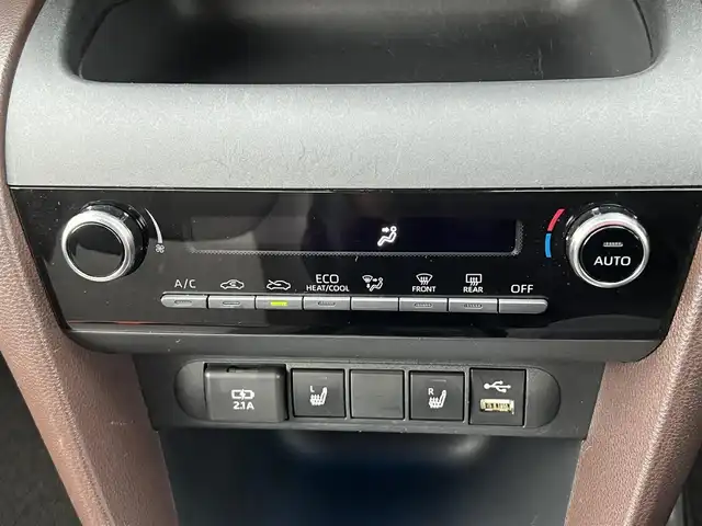 トヨタ ヤリスクロス ハイブリッド Z 栃木県 2022(令4)年 6万km ホワイトパールクリスタルシャイン 純正8インチディスプレイオーディオ/フルセグTV/バックカメラ/パノラマモニター/ビルトインETC/セーフティセンス/・レーダークルーズコントロール/・プリクラッシュセーフティシステム/・先行車発進告知機能/・セカンダーリーコリジョンブレーキ/・インテリジェントクリアランスソナー/・標識認識機能/・速度認識機能/〇LEDヘッドランプ/〇オートライト/〇純正18インチアルミ/〇革巻きステアリング/〇オートエアコン/〇合皮/ファブリックコンビシート/〇前席シートヒーター/〇運転席パワーシート/〇通信用USB端子/充電用USB端子/〇スマートエントリー/スタートシステム/ビルトインETC/〇禁煙車