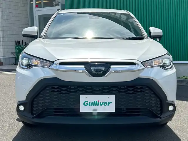 トヨタ カローラ クロス G 宮城県 2024(令6)年 0.8万km プラチナホワイトパールマイカ セーフティセンス/・プリクラッシュセーフティ/・レーントレーシングアシスト/・レーダークルーズコントロール/・オートマチックハイビーム/・ロードサインアシスト/パーキングサポートブレーキ（前後方静止物）/ディスプレイオーディオ/・ナビ機能付/・Bluetooth/・AppleCarPlay/AndroidAuto/バックカメラ/ETC/革巻きステアリング/ステアリングスイッチ/MTモード付AT/電動パーキングブレーキ/ブレーキホールド/LEDヘッドランプ/オートライト/スマートキー/プッシュスタート/スペアキー1本/電動格納ミラー/社外17インチAW/フロアマット/ドアバイザー/W/サイド/カーテンエアバッグ
