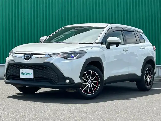 トヨタ カローラ クロス G 宮城県 2024(令6)年 0.8万km プラチナホワイトパールマイカ セーフティセンス/・プリクラッシュセーフティ/・レーントレーシングアシスト/・レーダークルーズコントロール/・オートマチックハイビーム/・ロードサインアシスト/パーキングサポートブレーキ（前後方静止物）/ディスプレイオーディオ/・ナビ機能付/・Bluetooth/・AppleCarPlay/AndroidAuto/バックカメラ/ETC/革巻きステアリング/ステアリングスイッチ/MTモード付AT/電動パーキングブレーキ/ブレーキホールド/LEDヘッドランプ/オートライト/スマートキー/プッシュスタート/スペアキー1本/電動格納ミラー/社外17インチAW/フロアマット/ドアバイザー/W/サイド/カーテンエアバッグ