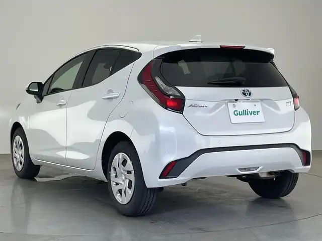 トヨタ アクア G 愛知県 2023(令5)年 1.1万km プラチナホワイトパールマイカ 純正１０．５型ディスプレイ　ミラキャスト対応　スマホ連動　バックカメラ　ＥＴＣ　ＬＥＤオートライト　セーフティセンス　衝突軽減　追従クルコン　車線逸脱　誤発進防止　ＡＣ１００Ｖ　コーナーセンサー　禁煙