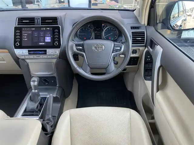 トヨタ ランドクルーザー プラド TX Lパッケージ マットブラED 千葉県 2023(令5)年 3.5万km アティチュードブラックマイカ 純正メモリナビ/(フルセグTV/BT/FM/AM)/全周囲カメラ/サンルーフ/衝突被害軽減システム/車線逸脱警報/クルーズコントロール/レザーシート/シートヒーター/ベンチレーション/横滑り防止装置/ETC2.0/LEDヘッドライト/フォグランプ/オートライト/ウィンカーミラー/電動格納ミラー/純正18インチAW/シートリフター/プッシュスタート/スマートキー/フロアマット/取扱説明書/保証書