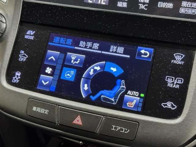 トヨタ クラウン ハイブリッド ロイヤルサルーン 三重県 2017(平29)年 5.3万km ホワイトパールクリスタルシャイン ハイブリッド/FR/MTモード付フロアCVT/純正 8インチナビ/（AM/FM/CD/DVD/Blu-ray/SDREC/SD/USB/Bluetooth/AUX/TV）/バックガイドモニター/ビルトインETC/Toyota Safety Sense P/・プリクラッシュセーフティ［PCS］/・レーンディパーチャーアラート［LDA］（ステアリング支援機能付）/・レーダークルコン/・オートハイビーム/【OP】クリアランスソナー＆バックソナー（インテリジェントクリアランスソナー）/装備/・シートヒーター（D/N）/・ステアリングヒーター/・パワーシート（D8way/N4way）/・チルト＆テレスコピックステアリング（電動）/・コンライト（ヘッドライト自動点灯・消灯システム）/・LEDヘッドライト＆フロントフォグライト/・オートワイパー/・プッシュスタート/・スマートキーx2/・自動防眩ルームミラー/・純正16inAW/・保/取/ナビ取/・【OP】応急用スペアタイヤ/など