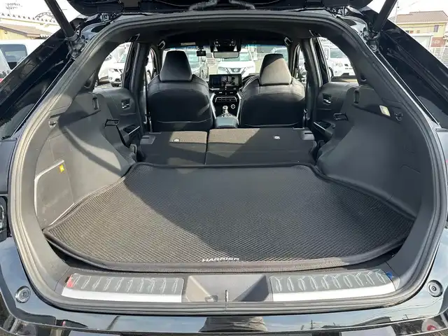 トヨタ ハリアー Z レザーパッケージ 宮城県 2022(令4)年 3.6万km ブラック パノラミックビューモニター/＝＝＝/セーフティセンス/・プリクラッシュセーフティ/・レーントレーシングアシスト/・レーダークルーズコントロール/・アダプティブハイビームシステム/・ロードサインアシスト/ブラインドスポットモニター/パーキングサポートブレーキ（前後方静止物/後方接近車両）/デジタルインナー/ヘッドアップディスプレイ/TコネクトSDナビゲーションシステム/・12.3インチディスプレイ/・ナビ/・地デジTV/・AM/FMラジオ/・入力用USB端子/・AppleCarPlay/AndroidAuto/・ETC2.0/ドライブレコーダー/ハンズフリーパワーバックドア/レザーシート/前席パワーシート（運転席メモリー機能付）/シートヒーター／ベンチレーション/革巻きステアリング/ステアリングヒーター/スマートキー＆プッシュスタート/電動パーキングブレーキ/ブレーキホールド/LEDヘッドランプ/フォグランプ/オートライト/電動格納ミラー/純正19インチAW/フロアマット/トノカバー/W/サイド/カーテンエアバッグ