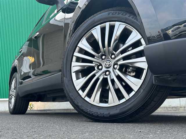 トヨタ ハリアー Z レザーパッケージ 宮城県 2022(令4)年 3.6万km ブラック パノラミックビューモニター/＝＝＝/セーフティセンス/・プリクラッシュセーフティ/・レーントレーシングアシスト/・レーダークルーズコントロール/・アダプティブハイビームシステム/・ロードサインアシスト/ブラインドスポットモニター/パーキングサポートブレーキ（前後方静止物/後方接近車両）/デジタルインナー/ヘッドアップディスプレイ/TコネクトSDナビゲーションシステム/・12.3インチディスプレイ/・ナビ/・地デジTV/・AM/FMラジオ/・入力用USB端子/・AppleCarPlay/AndroidAuto/・ETC2.0/ドライブレコーダー/ハンズフリーパワーバックドア/レザーシート/前席パワーシート（運転席メモリー機能付）/シートヒーター／ベンチレーション/革巻きステアリング/ステアリングヒーター/スマートキー＆プッシュスタート/電動パーキングブレーキ/ブレーキホールド/LEDヘッドランプ/フォグランプ/オートライト/電動格納ミラー/純正19インチAW/フロアマット/トノカバー/W/サイド/カーテンエアバッグ