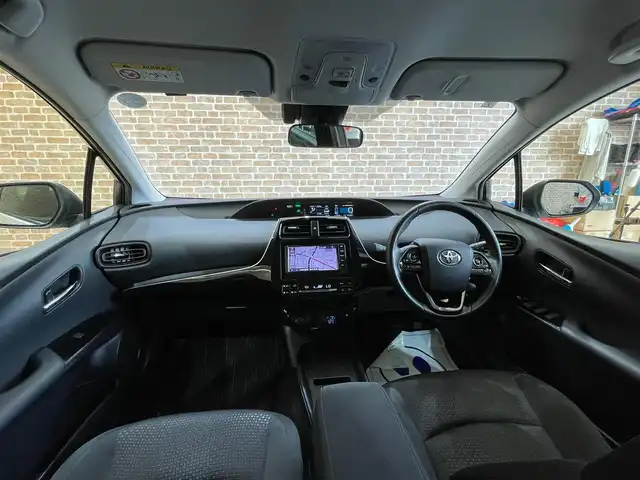 トヨタ プリウス S 岩手県 2020(令2)年 7.8万km ホワイトパールクリスタルシャイン ４WD/寒冷地仕様/トヨタセーフティセンス/プリクラッシュセーフティ/レーダークルーズコントロール/レーンディパーチャーアラート/オートマチックハイビーム/先行車発進告知機能/横滑り防止装置/純正ナビ/（Bluetooth/AUX/AM/FM）/ステアリングスイッチ/ワイパーデアイサー/オートリトラミラー/バックカメラ/ETC/オートライト/LEDヘッドライト/リヤフォグランプ/純正15インチアルミホイール