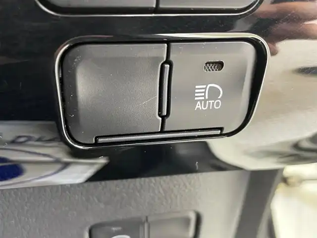 トヨタ プリウス S 岩手県 2020(令2)年 7.8万km ホワイトパールクリスタルシャイン ４WD/寒冷地仕様/トヨタセーフティセンス/プリクラッシュセーフティ/レーダークルーズコントロール/レーンディパーチャーアラート/オートマチックハイビーム/先行車発進告知機能/横滑り防止装置/純正ナビ/（Bluetooth/AUX/AM/FM）/ステアリングスイッチ/ワイパーデアイサー/オートリトラミラー/バックカメラ/ETC/オートライト/LEDヘッドライト/リヤフォグランプ/純正15インチアルミホイール