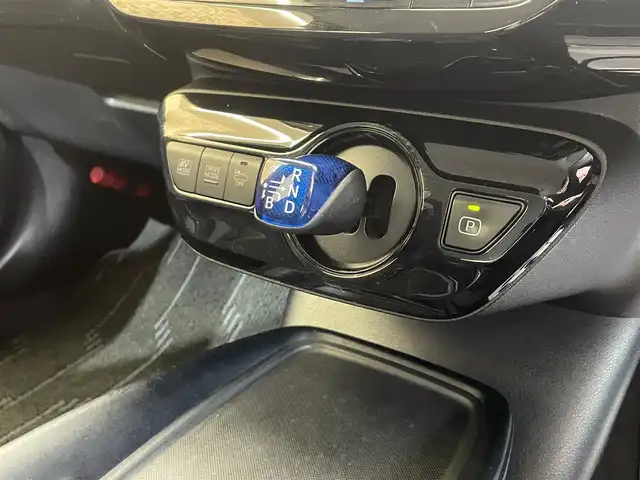 トヨタ プリウス S 岩手県 2020(令2)年 7.8万km ホワイトパールクリスタルシャイン ４WD/寒冷地仕様/トヨタセーフティセンス/プリクラッシュセーフティ/レーダークルーズコントロール/レーンディパーチャーアラート/オートマチックハイビーム/先行車発進告知機能/横滑り防止装置/純正ナビ/（Bluetooth/AUX/AM/FM）/ステアリングスイッチ/ワイパーデアイサー/オートリトラミラー/バックカメラ/ETC/オートライト/LEDヘッドライト/リヤフォグランプ/純正15インチアルミホイール