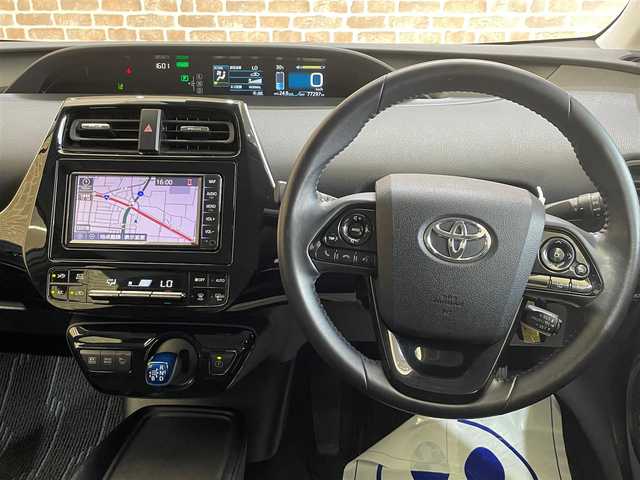 トヨタ プリウス S 岩手県 2020(令2)年 7.8万km ホワイトパールクリスタルシャイン ４WD/寒冷地仕様/トヨタセーフティセンス/プリクラッシュセーフティ/レーダークルーズコントロール/レーンディパーチャーアラート/オートマチックハイビーム/先行車発進告知機能/横滑り防止装置/純正ナビ/（Bluetooth/AUX/AM/FM）/ステアリングスイッチ/ワイパーデアイサー/オートリトラミラー/バックカメラ/ETC/オートライト/LEDヘッドライト/リヤフォグランプ/純正15インチアルミホイール