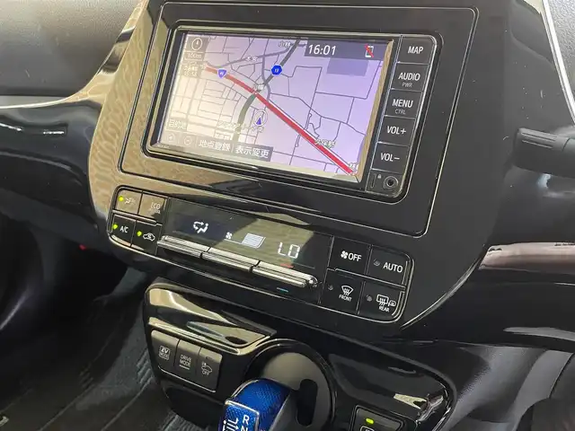 トヨタ プリウス S 岩手県 2020(令2)年 7.8万km ホワイトパールクリスタルシャイン ４WD/寒冷地仕様/トヨタセーフティセンス/プリクラッシュセーフティ/レーダークルーズコントロール/レーンディパーチャーアラート/オートマチックハイビーム/先行車発進告知機能/横滑り防止装置/純正ナビ/（Bluetooth/AUX/AM/FM）/ステアリングスイッチ/ワイパーデアイサー/オートリトラミラー/バックカメラ/ETC/オートライト/LEDヘッドライト/リヤフォグランプ/純正15インチアルミホイール