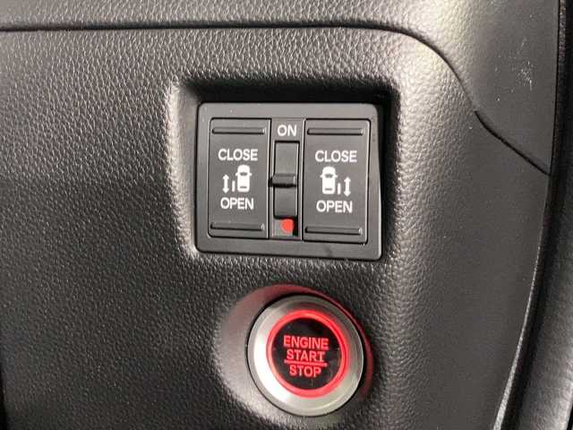 ホンダ Ｎ ＢＯＸ カスタム G L ターボ ホンダセンシング 沖縄県 2018(平30)年 6.8万km プレミアムグラマラスブロンズP 県外仕入れ/両側パワースライドドア/ホンダセンシング/・衝突軽減ブレーキ（CMBS）/・誤発進抑制機能/・路外逸脱抑制機能/・アダプティブクルーズコントロール（ACC）/・車線維持支援システム（LKAS）/社外ナビ/（フルセグTV/CD/DVD/BT）/バックカメラ/パドルシフト/ハーフレザーシート/ビルドインETC/コーナーセンサー/前方ドライブレコーダー/オートライト/スマートキー