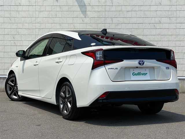 トヨタ プリウス Sツーリングセレクション 岐阜県 2019(令1)年 3.9万km ホワイトパールクリスタルシャイン 純正SDナビ//bluetooth/CD/DVD/フルセグTV/純正ドライブレコーダー/バックカメラ/レザーシート/ビルトインETC/シートヒーター/追従式クルーズコントロール/純正17インチアルミホイール/オートライト/スペアキー/取扱説明書/保証書
