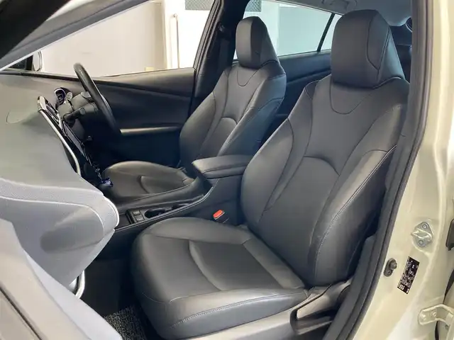 トヨタ プリウス Sツーリングセレクション 岐阜県 2019(令1)年 3.9万km ホワイトパールクリスタルシャイン 純正SDナビ//bluetooth/CD/DVD/フルセグTV/純正ドライブレコーダー/バックカメラ/レザーシート/ビルトインETC/シートヒーター/追従式クルーズコントロール/純正17インチアルミホイール/オートライト/スペアキー/取扱説明書/保証書