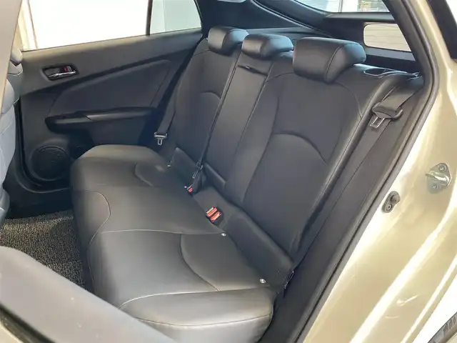 トヨタ プリウス Sツーリングセレクション 岐阜県 2019(令1)年 3.9万km ホワイトパールクリスタルシャイン 純正SDナビ//bluetooth/CD/DVD/フルセグTV/純正ドライブレコーダー/バックカメラ/レザーシート/ビルトインETC/シートヒーター/追従式クルーズコントロール/純正17インチアルミホイール/オートライト/スペアキー/取扱説明書/保証書