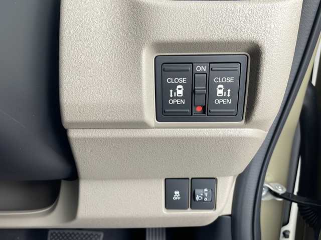 ホンダ Ｎ ＢＯＸ JOY ターボ 千葉県 2025(令7)年 0.1万km未満 ベージュⅡ 禁煙車/ホンダセンシング/・衝突軽減ブレーキ/・急アクセル抑制機能/・歩行者事故低減ステアリング/・路外逸脱抑制機能/・レーダークルーズコントロール/・後方誤発進抑制機能/・標識認識機能/・オートブレーキホールド/両側パワースライドドア/レーダークルーズコントロール/LEDオートライト/ハーフレザーシート/シートヒーター/純正14インチアルミホイール/オートエアコン/アイドリングストップ/USBポート/プッシュスタート/スマートキー
